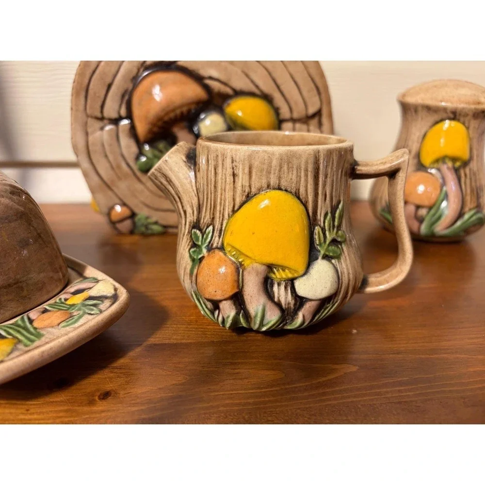 The Unbranded Brand vintage ceramic
